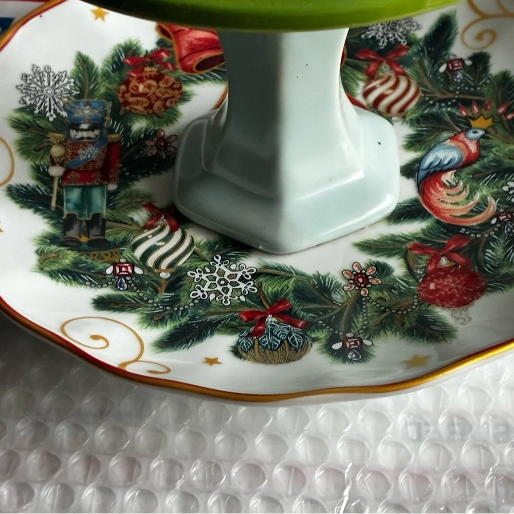 Williams Sonoma Elegant White Ceramic Footed Cake Pedestal Plate Xmas